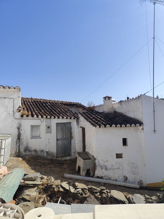 Casuxa em ruina a Odeleite