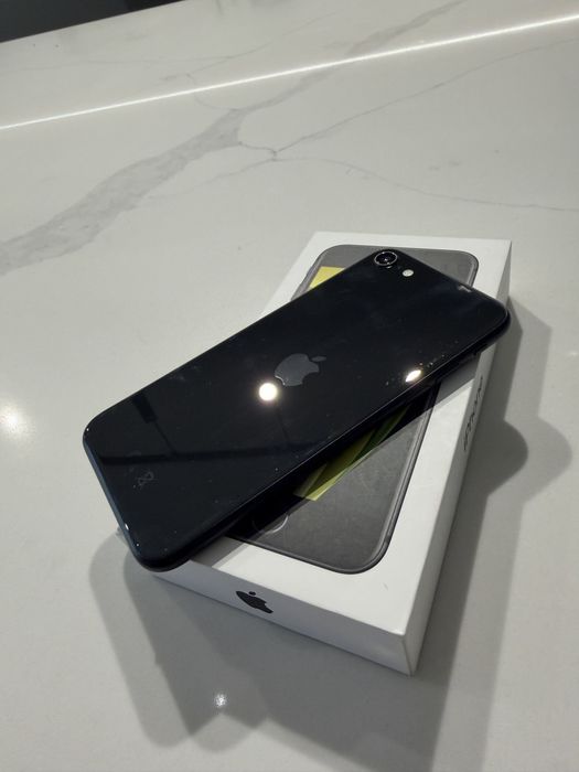 iPhone SE3 czarny/64gb/stan idealny!