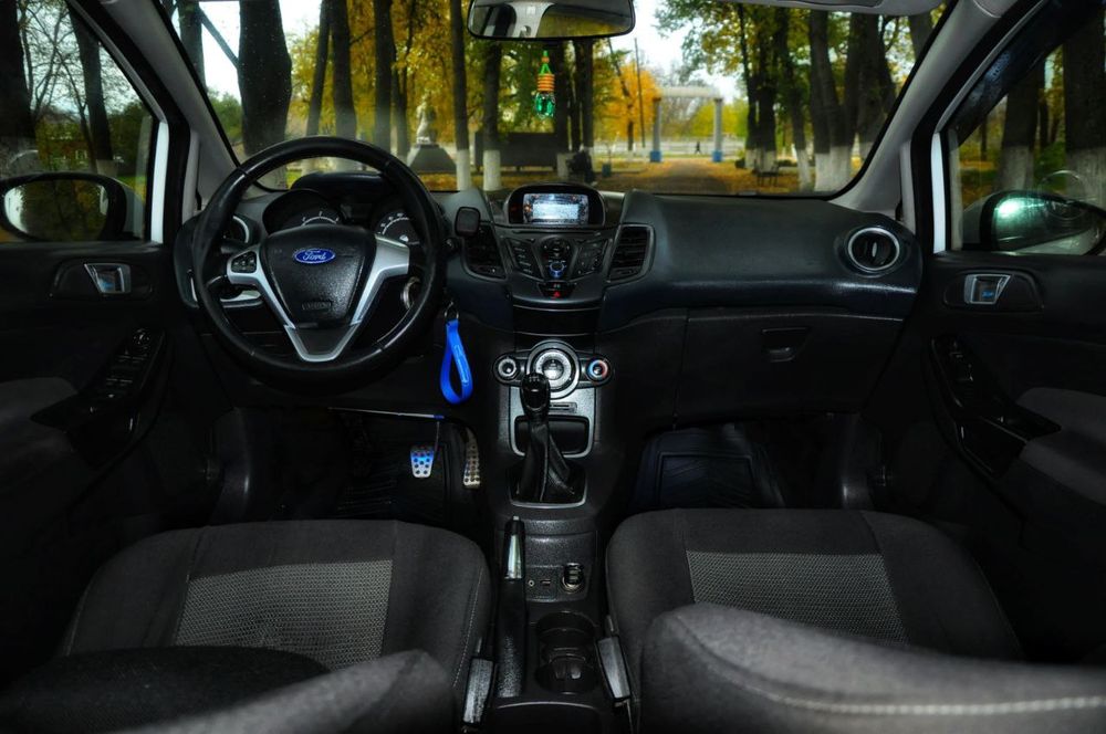 Продам ford fiesta 13 рік, 1'5D.