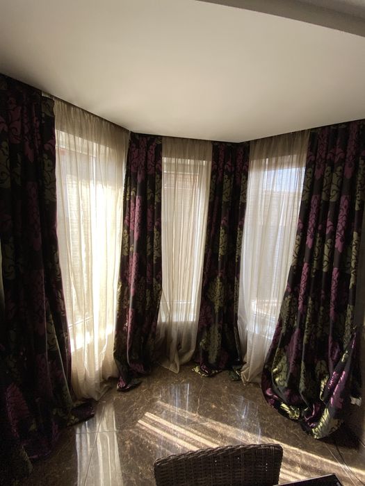 Продам штори на еркер та вихід на терасу