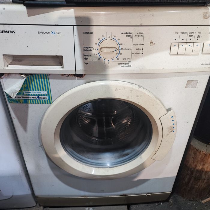 Máquina de lavar roupa avariada