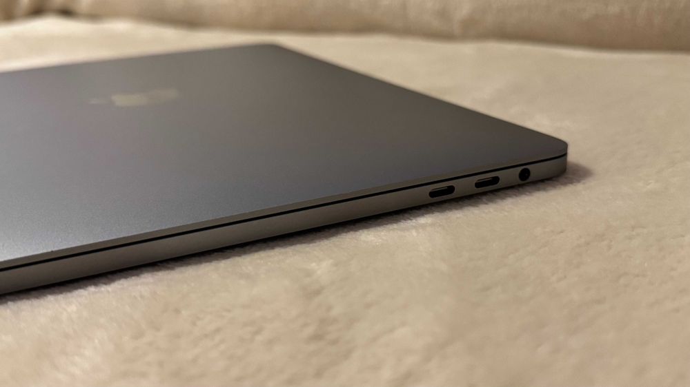 MacBook Pro 13 2018 8/256gb (Space Gray)