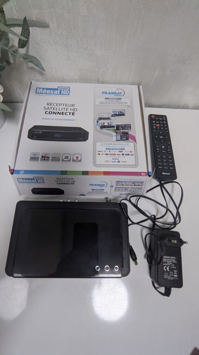 Ресивер для спутникового телевидения.