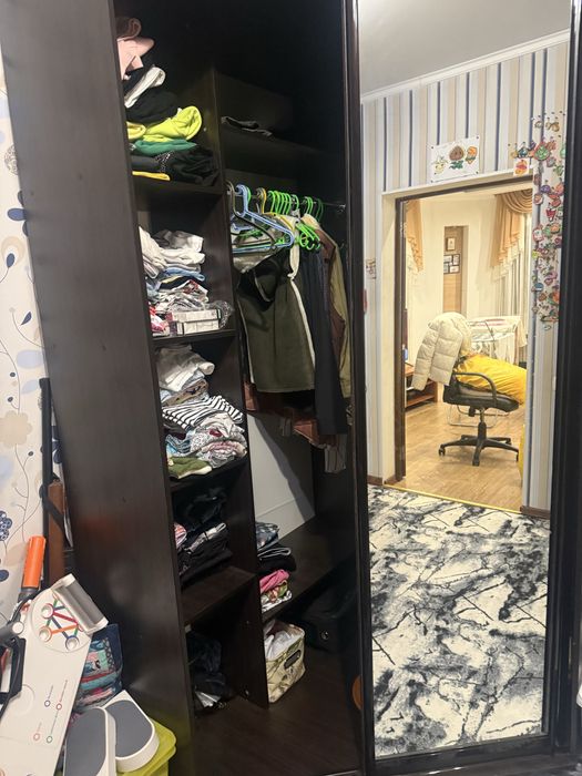 Продам угловой шкаф купе