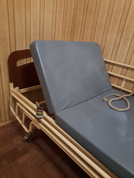 Cama articulada elétrica com comando