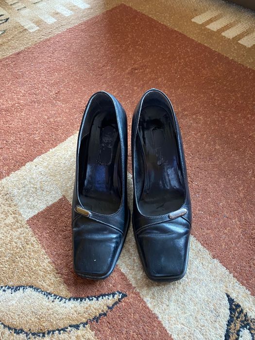 sprzedam pantofle na wysokim obcasie