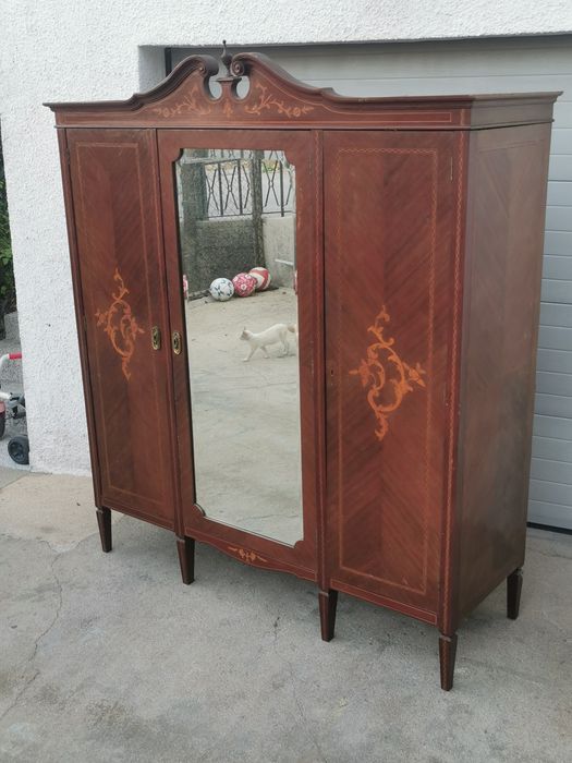 Roupeiro vintage com embutidos