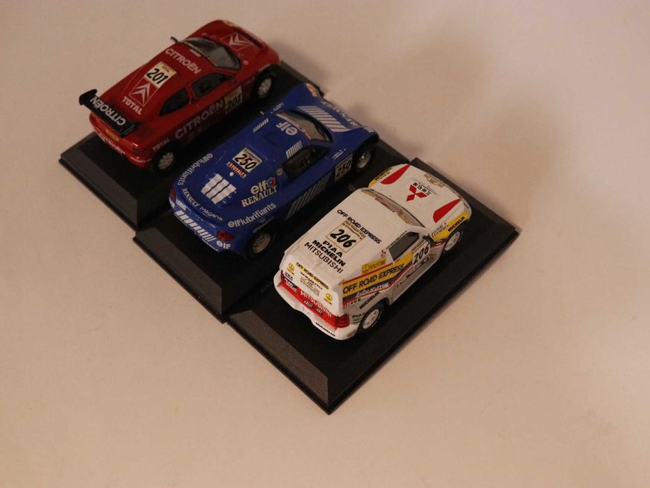 Vendo miniaturas  Rally Paris-Dakar da minha coleção Rally 1/43.  25€/un.