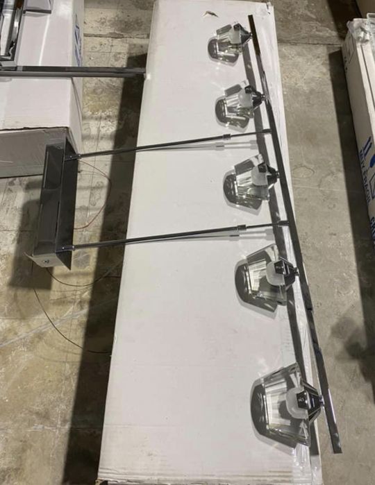 Candeeiro Faladesa, em led, com 8 pontos de luz