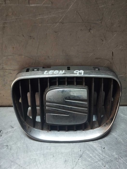 Grelha da Frente com Simbolo Seat Leon / Toledo 1M 99-04