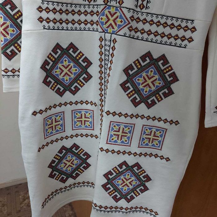 Плаття вишите хрестиком «Карпатське»