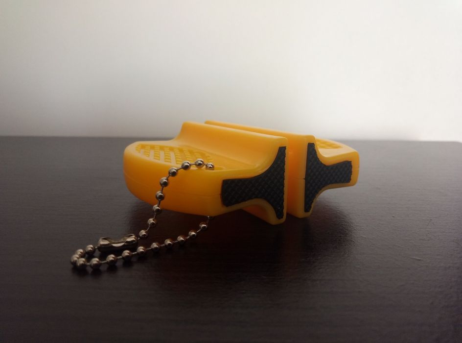 Точилка для ножей с двумя степенями заточки.