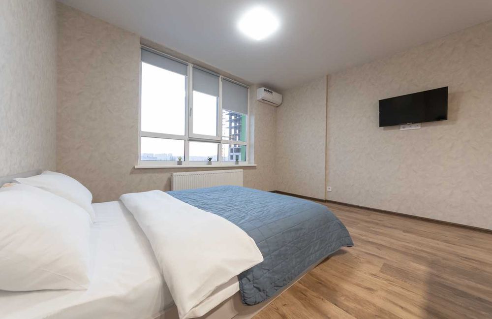 Оренда подобово - затишний смарт із ванною, біля метро. Світло 24/7.