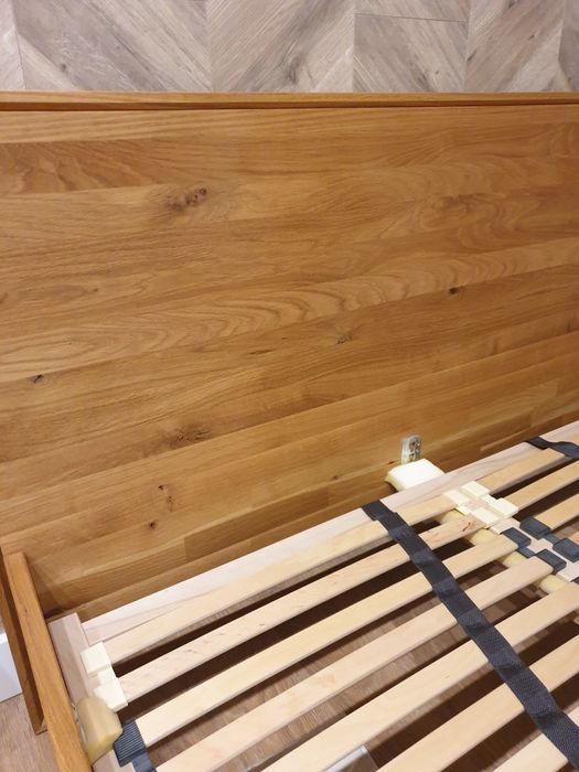 Łóżko dębowe firmy Zych Meble model Adria ze stelażem materac 140cmx20