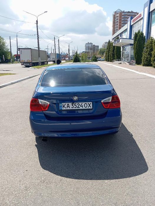 Продам BMW 318i.