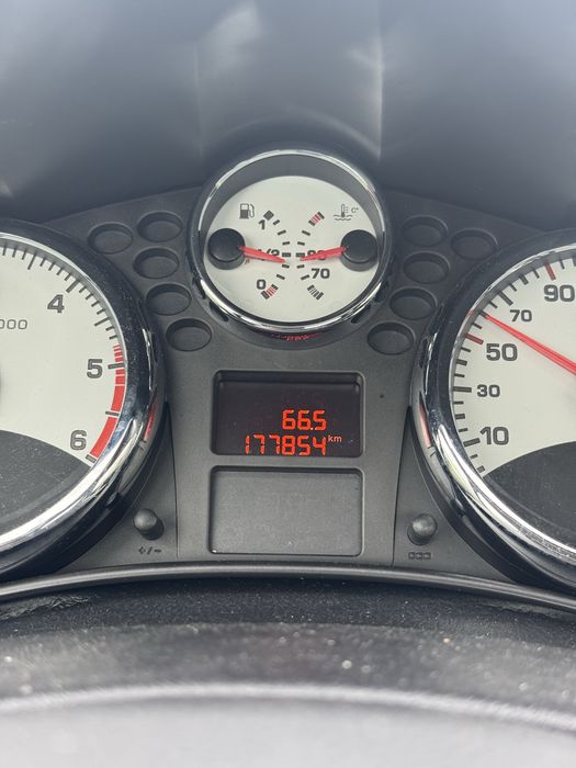 Peugeot 207 cc 2011