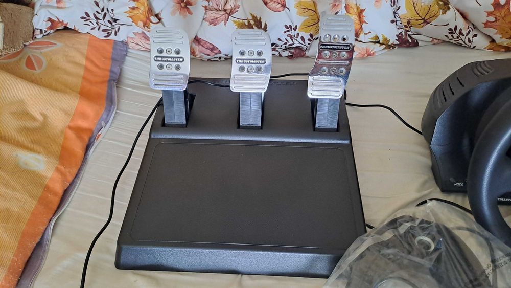 Kierownica Thrustmaster TX Leather Edition, stan BDB, PC, Xbox, RBR.