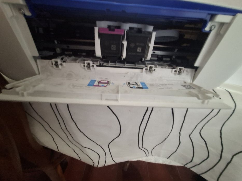 Impressora 3760 com 1 tinteiro novo