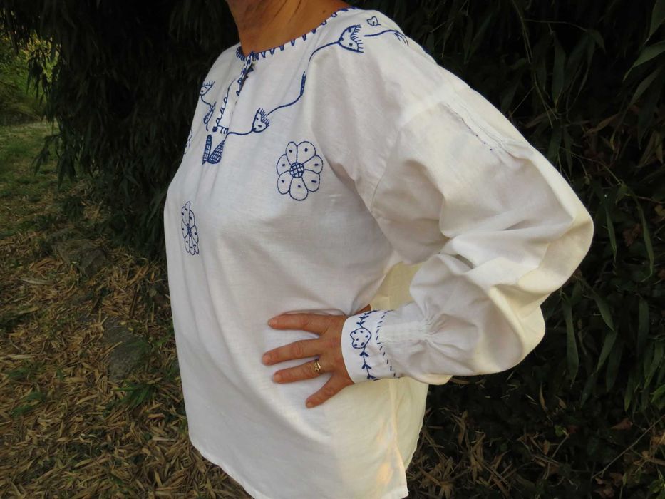 Blusa Regional Bordada à mão