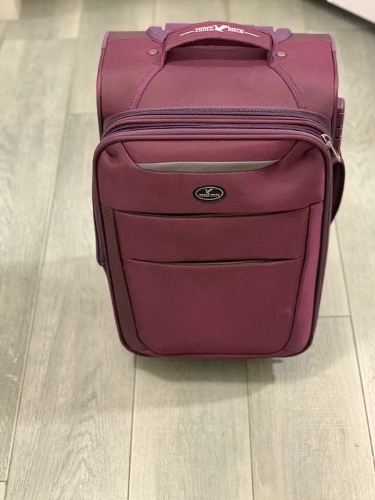 Чемодан  THRE BIRDS.