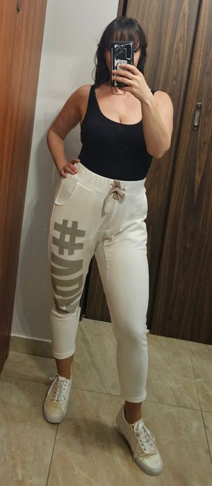 Białe kremowe spodnie dresowe VIA Delle Rose