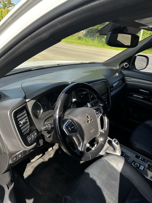 Mitsubishi Outlander PHEV 2019