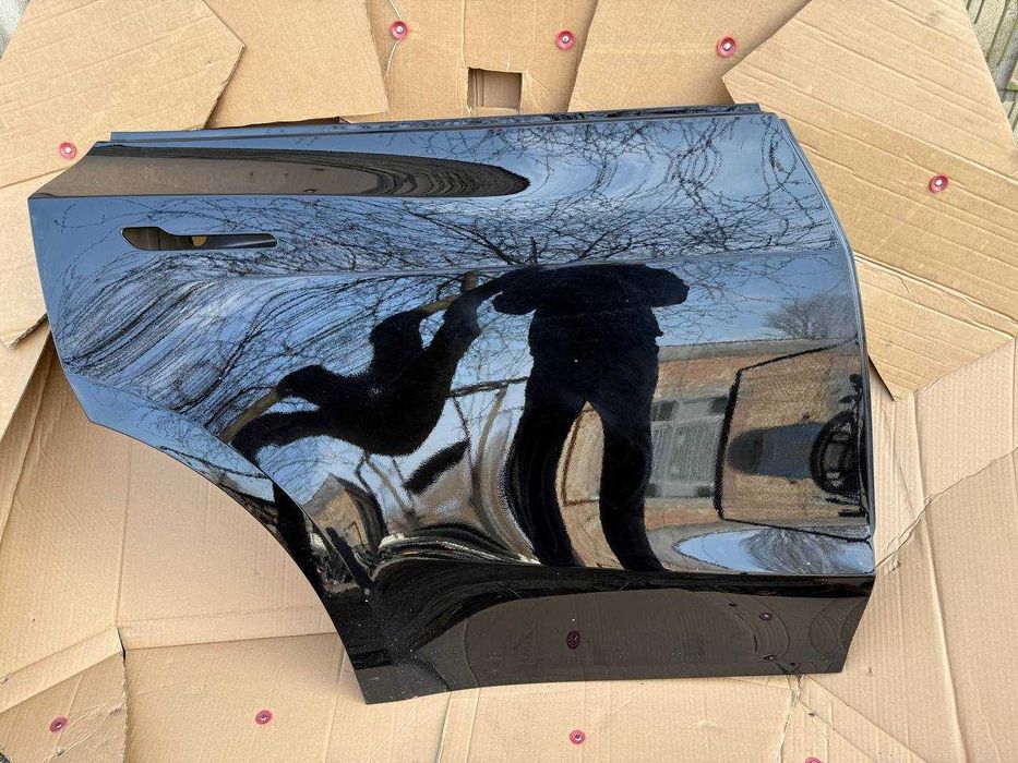 Двері задні праві Tesla model Y