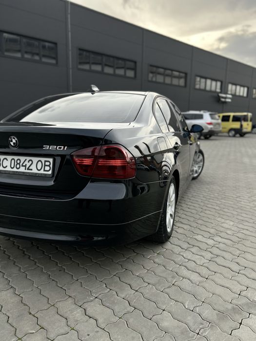 Bmw 320i 2007 2.0 бензин