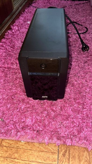 APC 1200VA 720W com 4 tomadas.