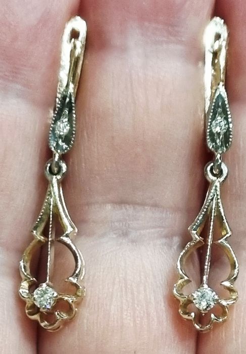 Золотые серьги с бриллиантами. 5,05 грм