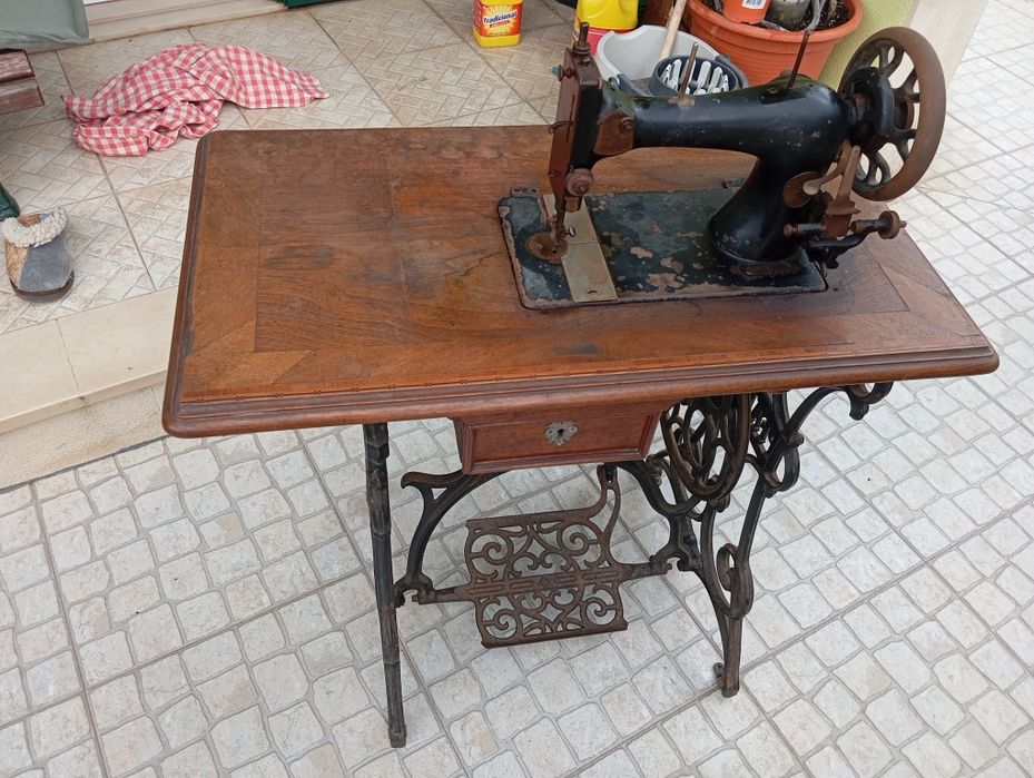 Máquina de costura antiga