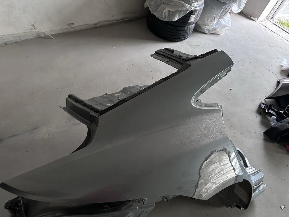 Задня права четверть крило Porshe Taycan