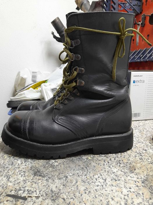 Botas de paraquedista novas n° 37 e n° 41. Troco por 39/40