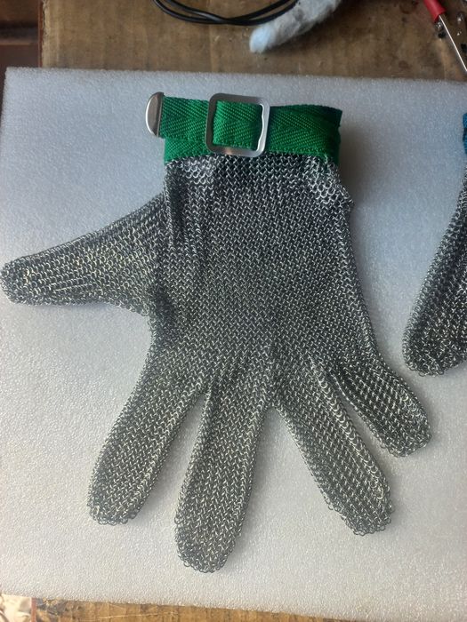 Luvas de protecção em malha inox p/ cortes de alto risco.