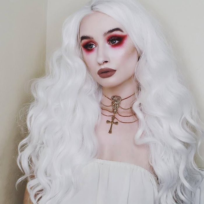 PORSMEER Biała peruka, długie falowane włosy, długość 75cm