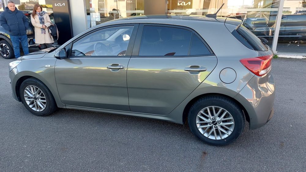 Kia Rio 1.2 Ano 2023 - Apenas 29.600 km - Como novo - Garantia de marca