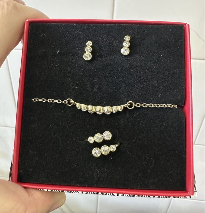 Caixa Pulseira + Brincos + Anel Dourado