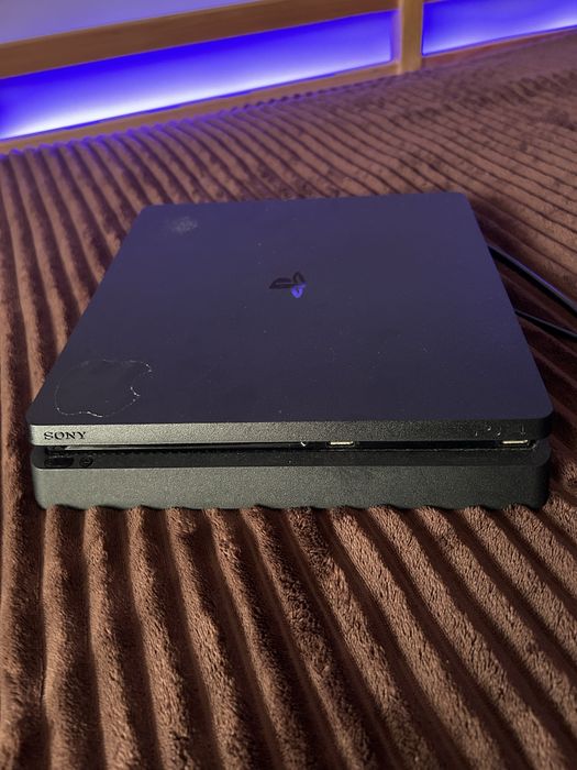 PS4 Slim + Comando + 3 Jogos