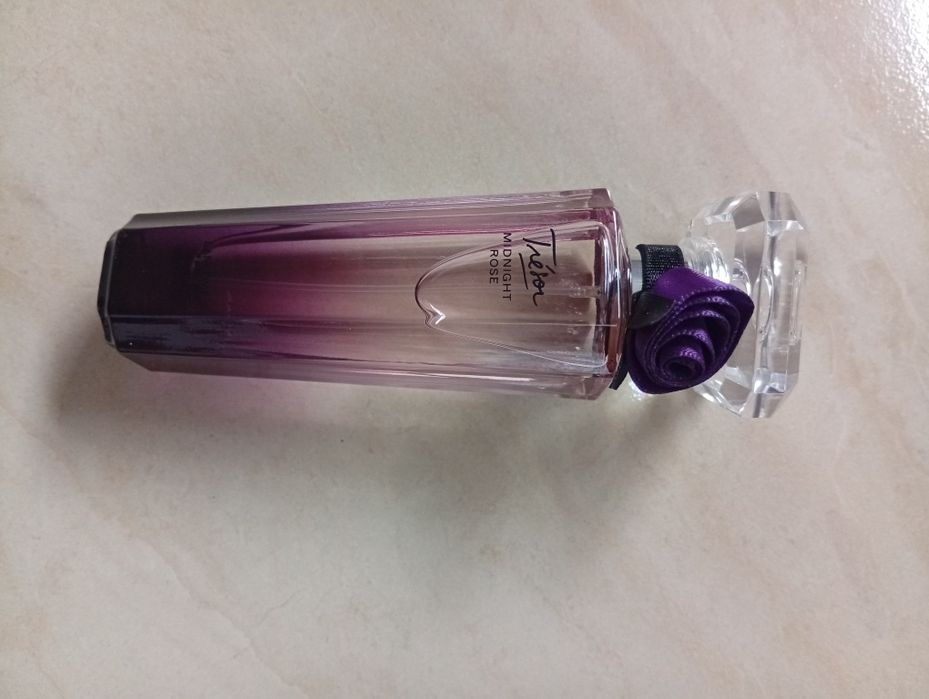 Духи, парфумована вода Tresor Midnight Rose від Lancome.