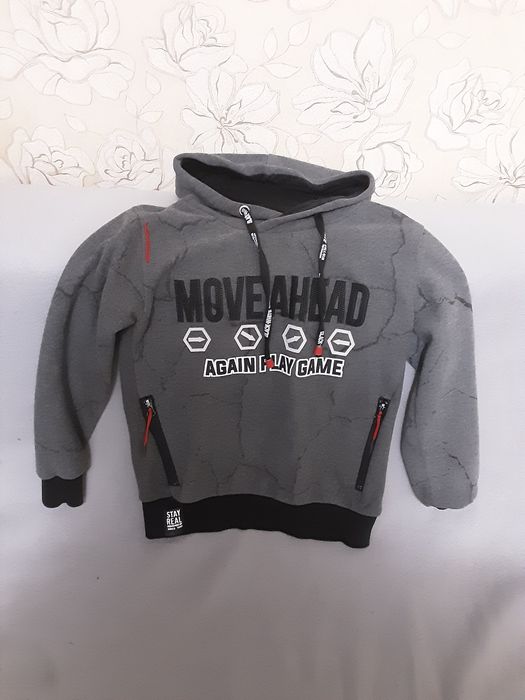 Кофта с капюшоном для мальчика 8 лет.