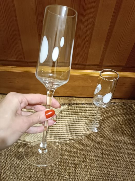Продаю весільні бокали,гарні бокали на ніжці