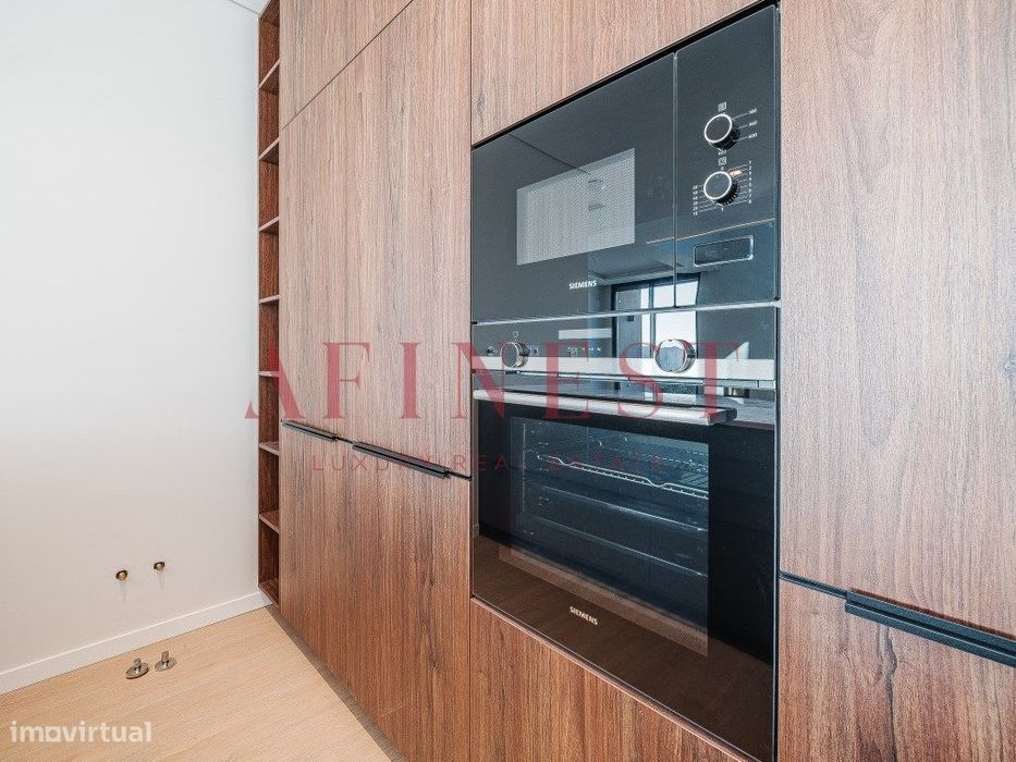 Moradia T4 de Luxo com Rooftop e Vistas Panorâmicas em Cascais