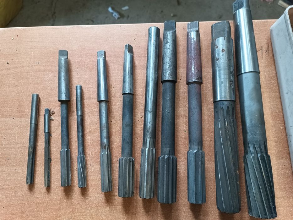 Rozwiertaki maszynowe ręczne  od 8mm 35 H7 HSS 30 szt
