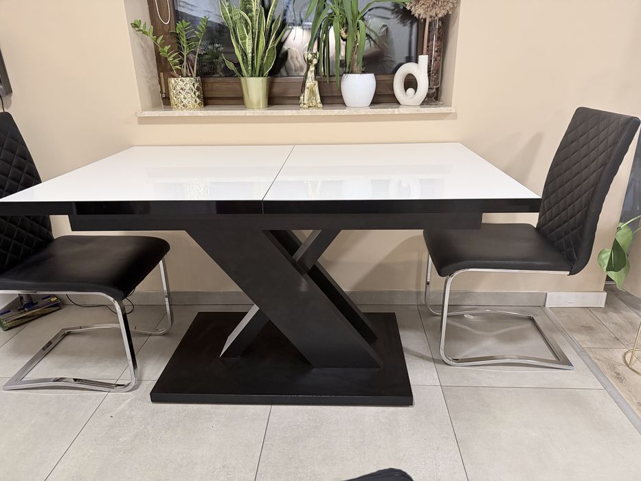 Stół rozkładany biało-czarny