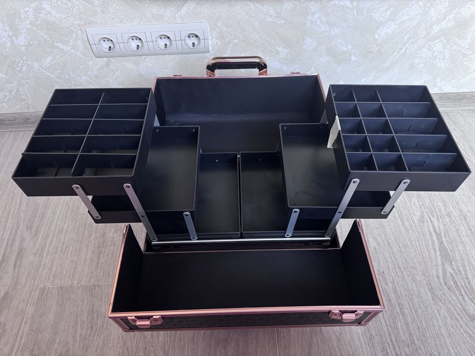 Бьюти кейс чемодан мастера раздвижной для косметики с ячейкамм