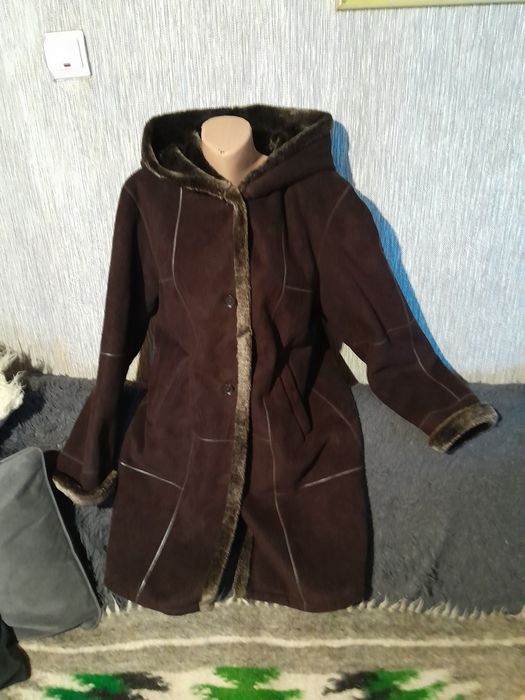 Нова не ношена фірмова дублянка із капішоном