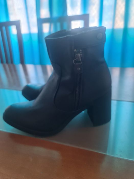 Botas pretas como novas