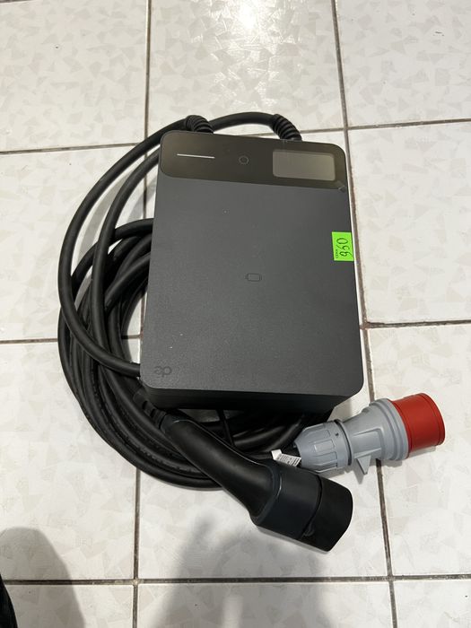 Sprzedam przenośną ładowarkę