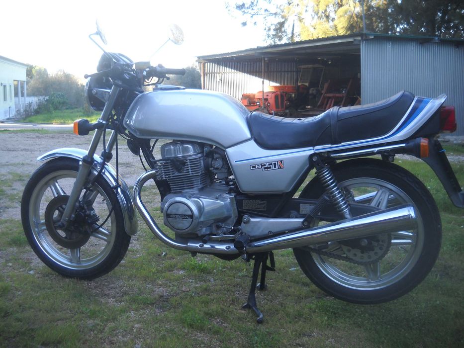 Honda pan european e cb 250 de 1987 em bom estado