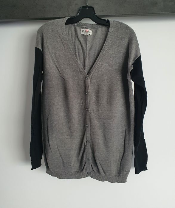 Bawełniany sweterek kardigan dekolt w serek zapinany na guziki